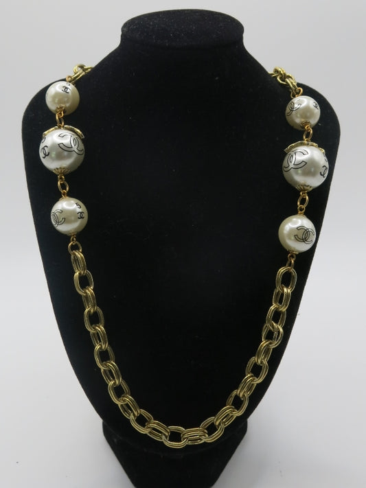 CC Painted Pearl Vintage Short Necklace