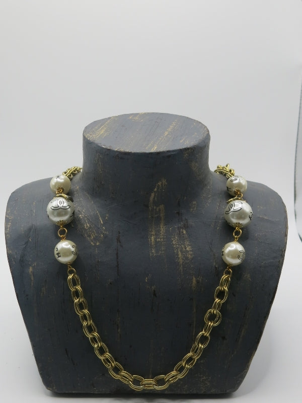 CC Painted Pearl Vintage Short Necklace
