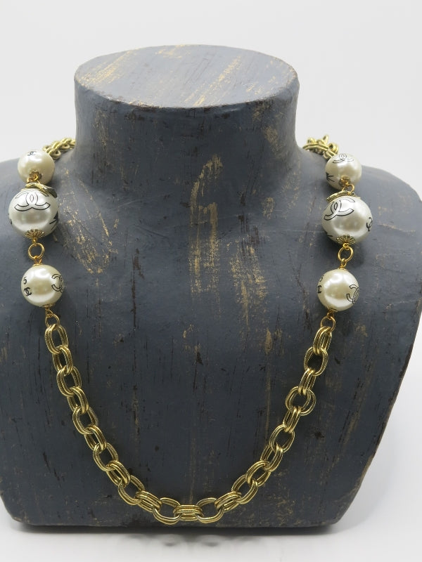 CC Painted Pearl Vintage Short Necklace