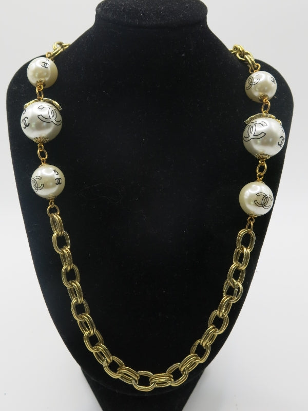CC Painted Pearl Vintage Short Necklace