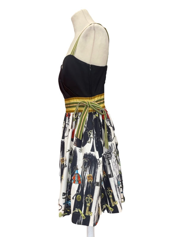 Summer dress side view with printed skirt to the knee