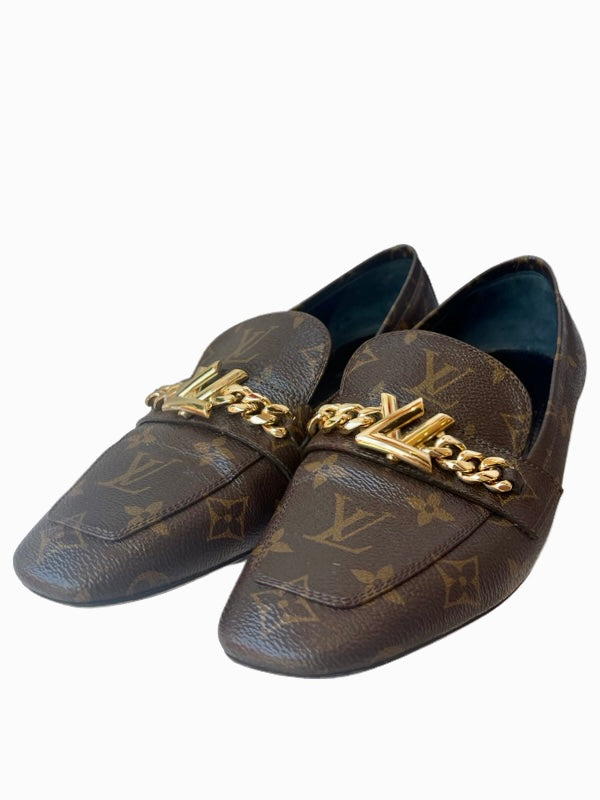Louis Vuitton monogram flat shoes 